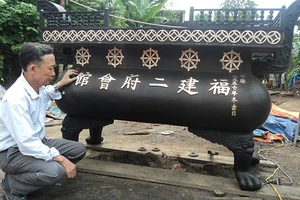 Đúc lư đồng nặng 1,5 tấn