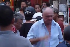 Phụ nữ bị khách Tây đánh gãy sống mũi đòi bồi thường