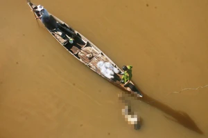 Phát hiện xác chết nổi tại cầu Nguyễn Văn Trỗi