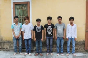 Bắt sáu trai làng chém người tới tấp tại quán nhậu