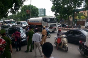 Một lái xe bị đâm chết ngay trong ôtô