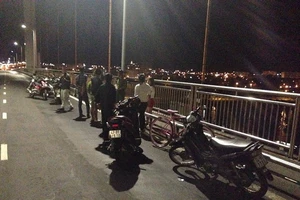 Gọi điện cho bạn kể chuyện buồn rồi nhảy cầu tự tử