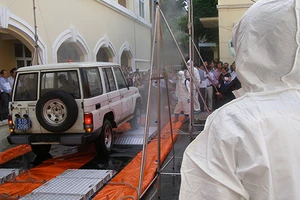 Triệu tập hai vợ chồng tung tin đồn thất thiệt về Ebola 