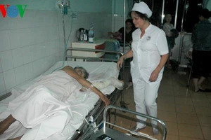 Mẹ lao vào lửa cố cứu con gái tự thiêu