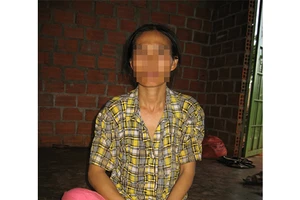 Con bị hàng xóm hiếp dâm, mẹ lo sợ “hung thủ” kiện