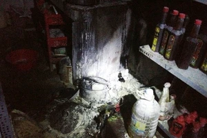 Cháy ở tầng một chung cư bảy tầng, người dân hoảng loạn