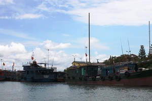 Cháy tàu chở dầu trên biển, nhiều người thương vong