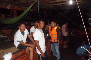 32 ngư dân tàu cá Quảng Nam bị nạn trên biển về bờ an toàn