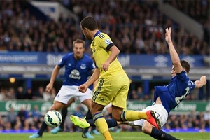 Chelsea chơi tennis trước Everton