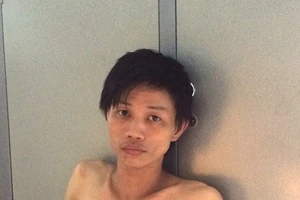 Giật giỏ du khách, hai vợ chồng cùng bị bắt