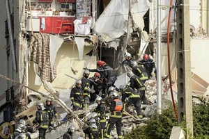 Một trẻ em thiệt mạng trong vụ sập nhà bốn tầng ở ngoại ô Paris