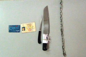 Kiểm tra hành chính, phát hiện hai đối tượng cướp xe ôm