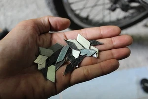 "Đinh tặc" lại rải đinh... đón người dân trở về sau lễ