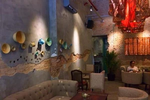 Các quán cà phê ở Việt Nam được khách Tây rỉ tai nhau