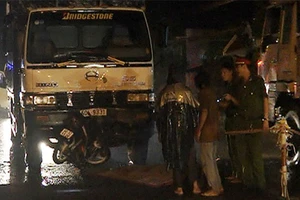 Đi mua lồng đèn, hai chú cháu bị xe tải tông chết