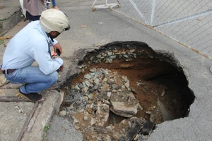 'Hố tử thần' xuất hiện hơn hai ngày, vẫn chưa thể xử lý