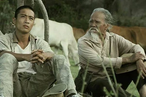 Mái đầu bạc trên trường quay