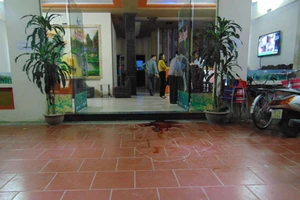 Nữ sinh bị đâm chết trước tiệm karaoke