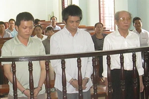 Bị phạt tù nặng vì lừa mua, bán thiên thạch giả