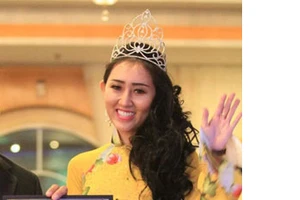 Hai người mẫu xuất ngoại thi 'chui' bị phạt ?