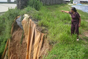 Dân kiện công ty vì 'hố tử thần'