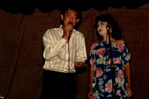 Chánh Tín và vợ trở lại sân khấu nhạc