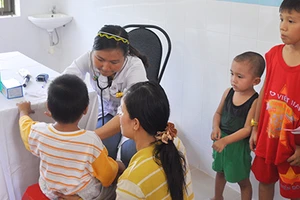 Khám từ thiện, phát hiện hai trường hợp viêm phổi nặng