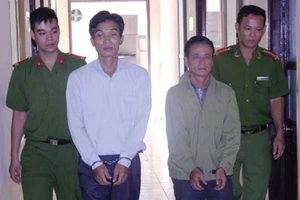 Bác sĩ, trưởng trạm y tế xã góp tiền đi buôn heroin