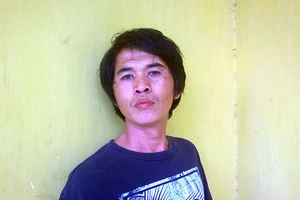 Con nghiện trộm dao, khống chế người cướp tài sản