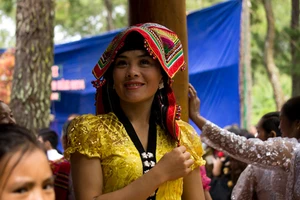 Thế giới đằng sau chiếc khăn piêu của người Thái