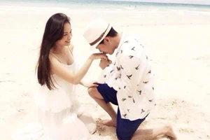 Những màn cầu hôn bất ngờ và ấn tượng của sao Việt