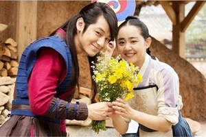 Moon Geun Young có bầu với Kim Bum?