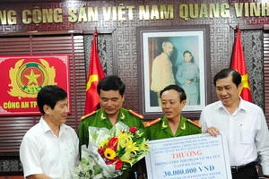 Thưởng nóng cho ban chuyên án phá đường dây ma túy lớn nhất Đà Nẵng