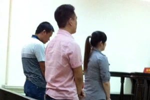 Đăng ảnh khỏa thân gái bán dâm để 'câu khách'