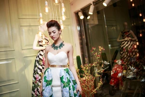 Hồng Quế lúc kín đáo, khi sexy 