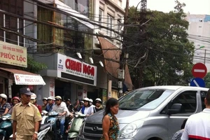 Xe chở tiền ngân hàng đi ngược chiều tông chết người đi bộ