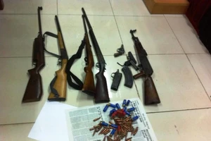 Lái xe Fortuner chở 20 bánh heroin, trữ 8 khẩu súng các loại