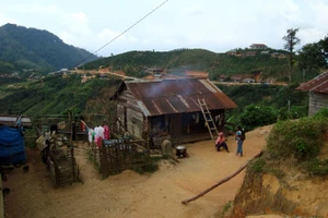 Bên kia Cổng trời