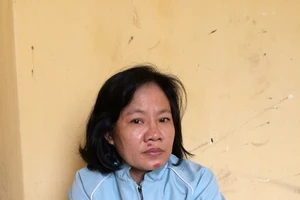 'Hô biến' 94 viên gạch men thành... Iphone!