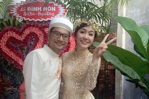 Huỳnh Đông diện áo dài khăn đóng đi hỏi cưới Ái Châu