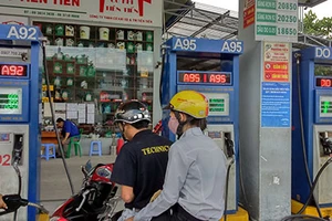 Xăng giảm, giá thực phẩm và cước vận tải vẫn chưa nhúc nhích