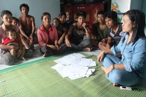 Quay lưng với sự nghèo khó của dân