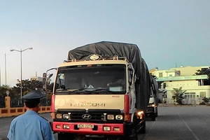 Phát hiện ba xe chở quá tải trên 200%