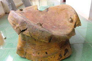 Đang đào ao, bất ngờ phát hiện trống đồng cổ