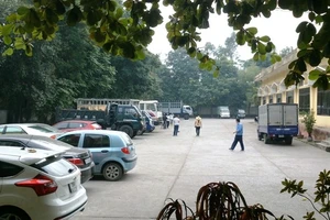 Đình chỉ bốn cán bộ Trung tâm đăng kiểm