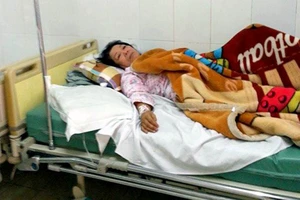 Bị hành hung, người phụ nữ phải khâu hơn 60 mũi trên đầu