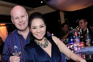 Thu Minh hạnh phúc 'khoe' bụng bầu 4 tháng