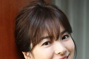 Tài tử mặc quần nhỏ ra phố, á hậu bán dâm tiền tỉ