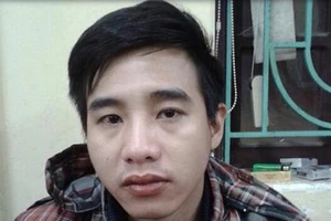 Khống chế kẻ trốn truy nã điên cuồng 'tử thủ' bằng dao bấm