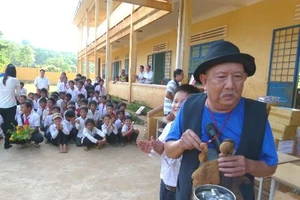 Mạc Can đi cấp cứu